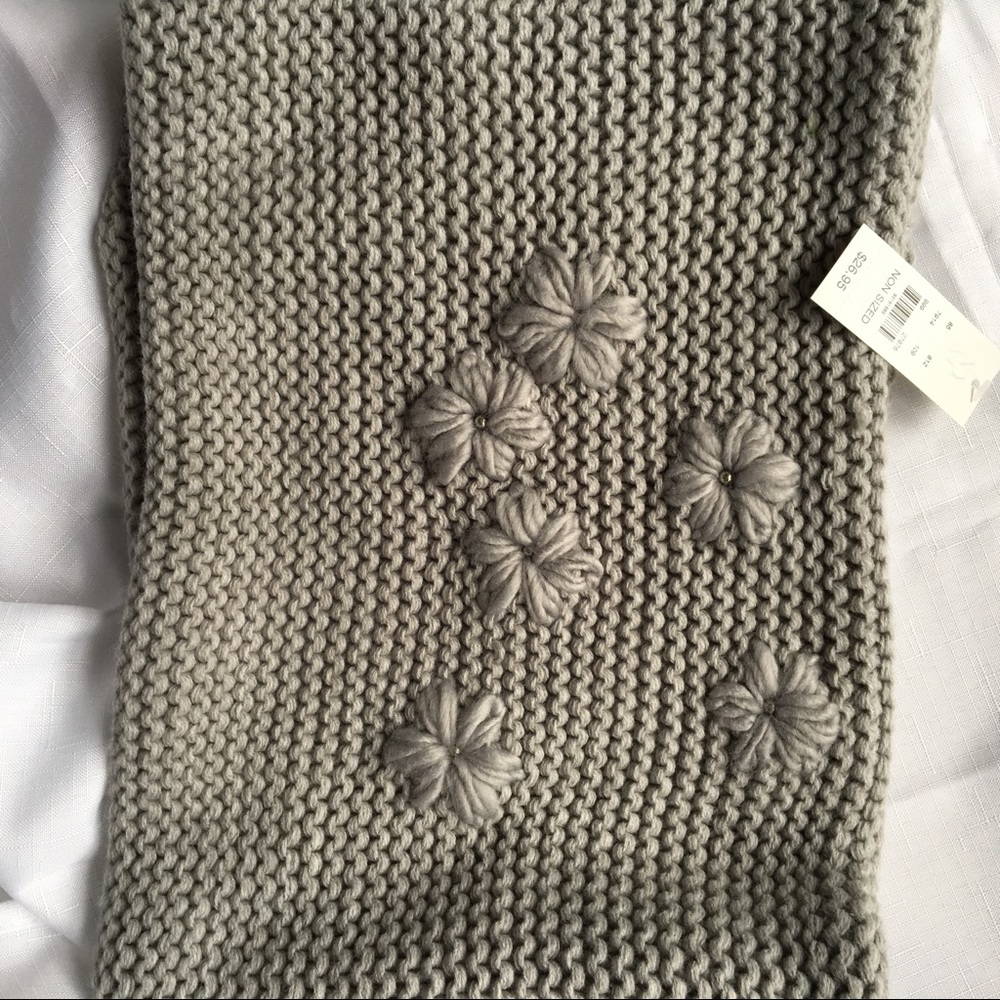 NWT GRAY SNOOD SCARF